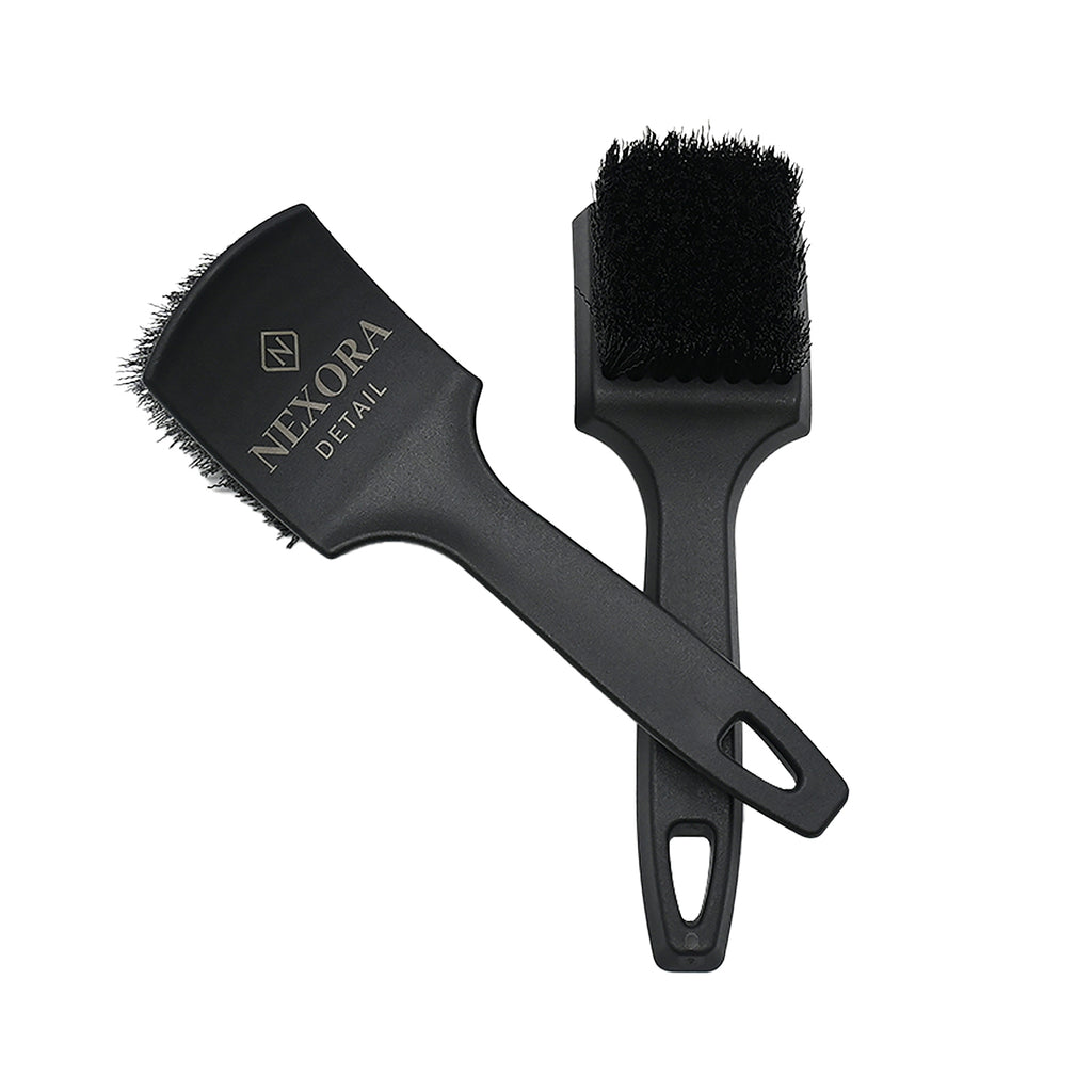 Perie pentru curățarea cauciucurilor și preșurilor din interiorul mașinii