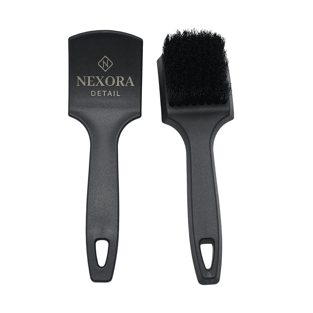 Perie pentru curățarea cauciucurilor și preșurilor din interiorul mașinii