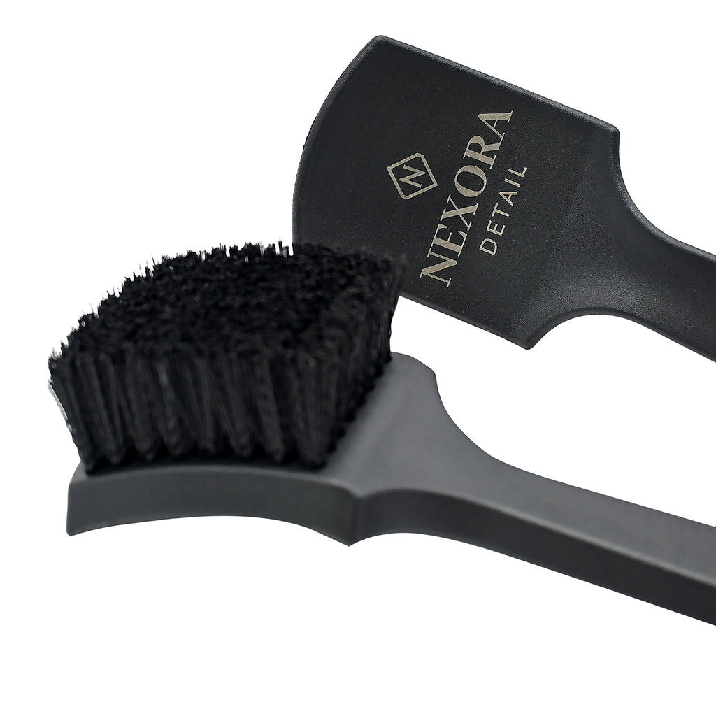 Perie pentru curățarea cauciucurilor și preșurilor din interiorul mașinii